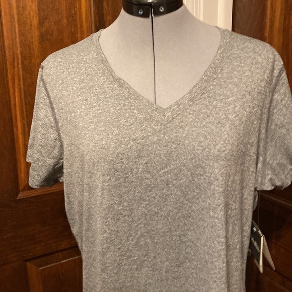 Eddie Bauer gray V-neck athletic shirt NWT - Picture 2 of 14